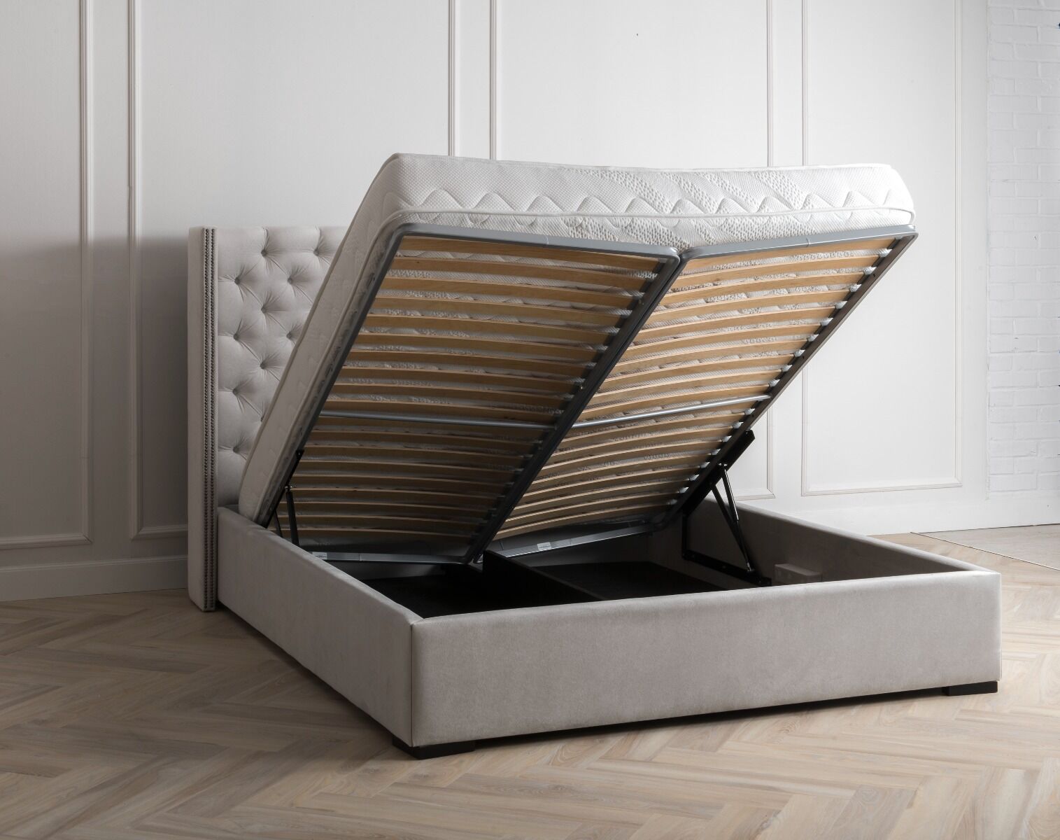 Rama łóżka Fancy z pojemnikiem na pościel do materaca 160x200cm
