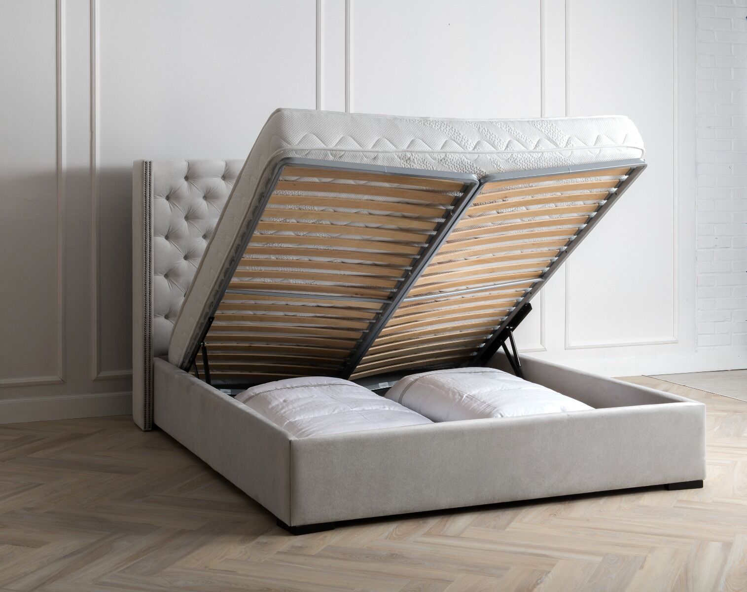 Rama łóżka Fancy z pojemnikiem na pościel do materaca 160x200cm