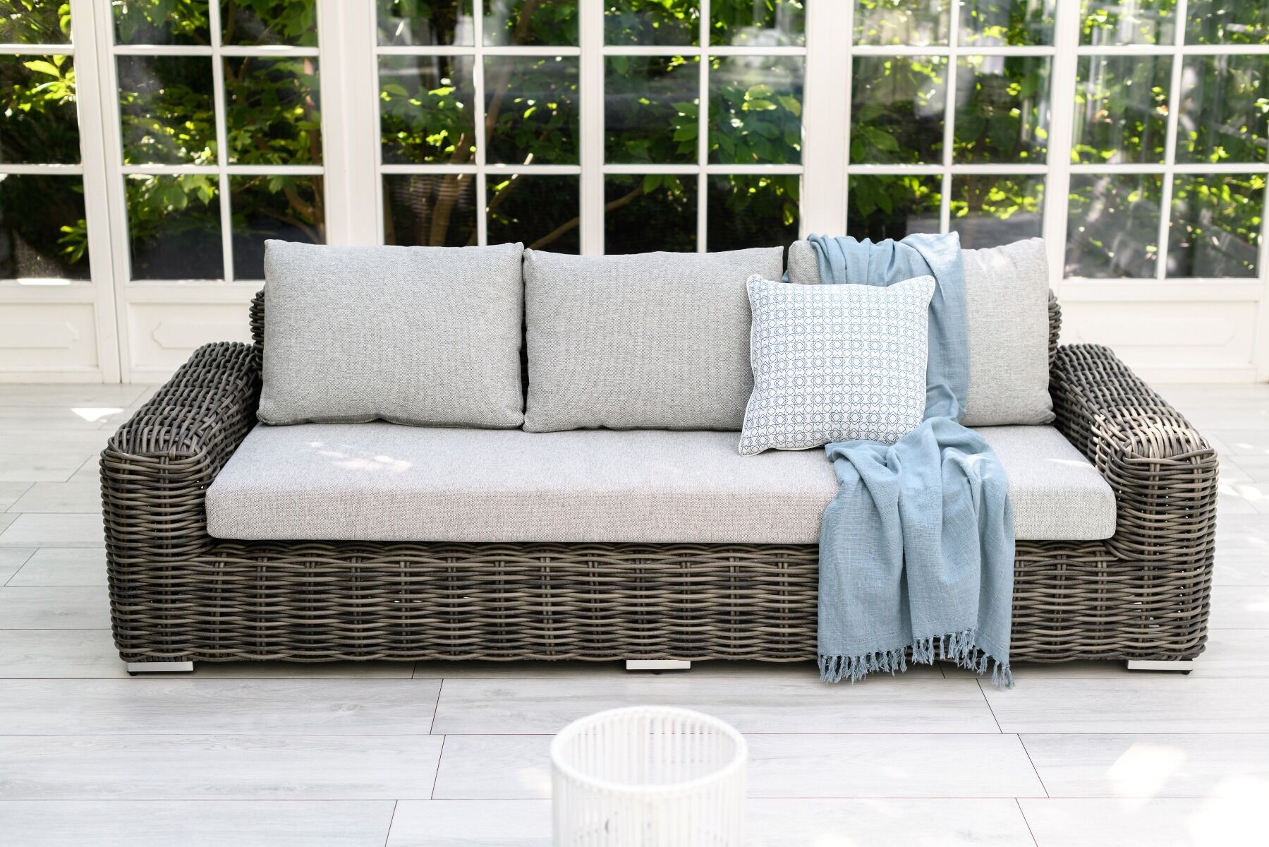 Sofa ogrodowa Maje Grey 3 osobowa 246x99x73cm Miloo Home